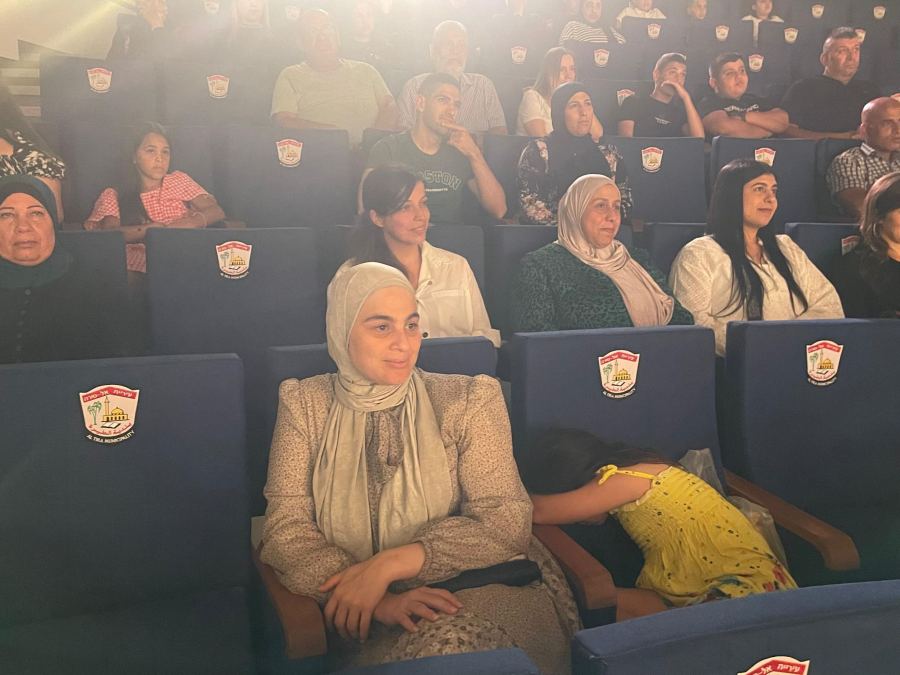 المركز الجماهيري الطيرة يعرض مسرحية 